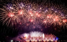 Sun Group viết lên loạt “kỷ lục” pháo hoa với Hòn đảo chưa từng tắt pháo hoa suốt 2 năm, Lễ hội pháo hoa quốc tế có quy mô đội bắn lớn nhất thế giới...