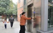 Tôi ở tầng 1, vì sao vẫn phải nộp phí thang máy? Các chuyên gia chỉ ra: "Thật ra cư dân tầng 1 vẫn hưởng lợi gián tiếp."