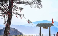 Cảnh tượng 'độc nhất vô nhị' ở điểm check-in cao nhất Mộc Châu