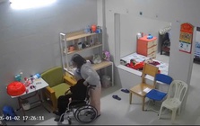 Con xem lại camera 7 ngày rồi 'sốc' nặng khi thấy cảnh nữ giúp việc đối xử với mẹ già 82 tuổi