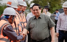 Thủ tướng đề nghị phát huy tinh thần "chỉ bàn làm, không bàn lùi" tại các dự án phục vụ APEC