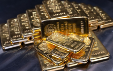 Giá vàng thế giới chứng kiến mức tăng chưa từng thấy trong vài tiếng đồng hồ, lên mốc 5.600 USD/ounce