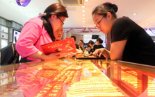 Chi 1,4 tỷ đồng mua vàng, 4 năm sau người phụ nữ đi bán lại thì bị tiệm vàng khởi kiện, tòa tuyên bố: Người bán phải đền 5 tỷ đồng