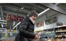 Người Nga “thắt lưng buộc bụng” dịp năm mới