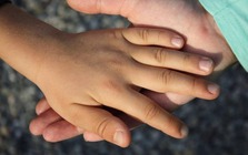 Trẻ có thông minh hay không, nhìn bàn tay là có thể đoán ra: Tin hay không tùy bạn!