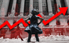 Chứng khoán, vàng nhất loạt biến động như ‘tàu lượn siêu tốc’: Nhà đầu tư không còn nhiều nơi trú ẩn?