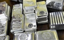 Chuyện gì đây: Quỹ bạc lớn nhất thế giới bán ra 500 tấn bạc trong 7 ngày