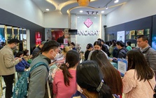 Người dân xếp hàng dài mua bạc, nhiều cửa hàng thông báo hết hàng