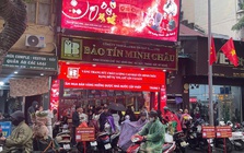 Bảo Tín Minh Châu cơ sở Trần Nhân Tông ngừng bán vàng: Dòng người vẫn dầm mưa chờ đợi