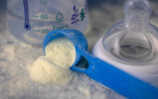 Phụ huynh Hàn Quốc hoảng loạn vì vụ thu hồi sữa Aptamil: “Tôi không biết phải làm sao nữa!”