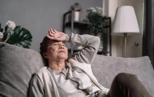 Họp gia đình khoe vòng vàng 80 triệu đồng được con trai tặng, tôi “điếng người” vội cất vòng đi vì 1 câu nói, thề cả đời không thể quên