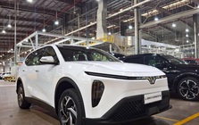 VinFast Limo Green tiếp tục lộ diện xuất ngoại với tay lái nghịch, dễ ra mắt ngay năm nay