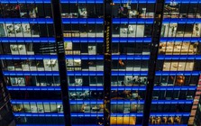 Buổi tối trong các văn phòng ở TP.HCM: VPBank sáng đèn nhiều hơn khách sạn, Viettel vẫn nhộn nhịp sau 20h, nhân viên CJ về đúng giờ