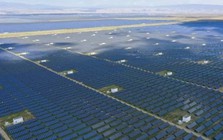Trang trại điện mặt trời lớn nhất thế giới của Trung Quốc gây ra hiệu ứng không ngờ: Công nghệ đỉnh cao có thực sự đánh đổi bằng cái giá đắt như định kiến?