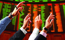 Tự doanh CTCK thẳng tay bán ròng gần 750 tỷ đồng trong phiên VN-Index phá đỉnh, cổ phiếu nào là tâm điểm "xả hàng"?