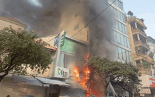 Cháy nhà 7 tầng ở Hà Nội, chủ nhà nhảy từ trên cao xuống, một cụ già còn mắc kẹt