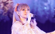 Ca sĩ giàu nhất châu Á: Tài sản chục nghìn tỷ, đi hát khắp nơi với đôi tai không nghe thấy gì