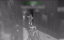 Mỹ bắt tàu treo cờ Nga ngay trước mũi tàu ngầm Nga: Moscow phản ứng ra sao?