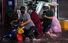 12 tuyến đường ở TPHCM ngập sau mưa lớn, có nơi ngập hơn 1 mét