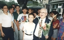Cú trượt dài của nữ thần đồng từng xuất hiện trên đài truyền hình quốc gia, sau đó lại bỏ học và làm mẹ đơn thân
