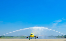 Đúng sáng 1/10, chiếc Airbus đặc biệt chở hơn 100 hành khách hạ cánh sân bay Thanh Hóa, Giám đốc cảng hàng không trực tiếp có mặt