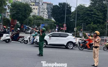 Ngày đầu phân luồng nhiều tuyến đường làm Metro số 2 ở TPHCM