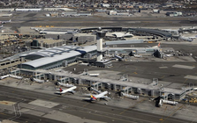 Máy bay Colombia đang trên đường đến New York phải chuyển hướng bất ngờ, 8 người bị thương nhập viện