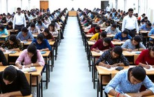 Một cơ quan giáo dục tuyển 5.489 nhân viên, hơn 809.000 người đăng ký: Chỉ cần học hết lớp 8, thí sinh phải đi dép, không được đi giày
