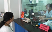 Phong tỏa tài khoản ngân hàng của người phụ nữ SN 1986 sau giao dịch nhận 634,8 triệu đồng