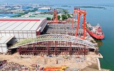 Cầu đi bộ hình lá dừa qua sông Sài Gòn dự kiến hợp long ngày 21/10