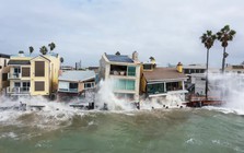 Bão Simon mạnh cấp 4 áp sát bờ biển Thái Bình Dương