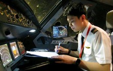 Cơ phó SN 2001 vừa cầu hôn bạn gái trên máy bay riêng ở Mỹ, từ bỏ Đại học Bách Khoa để theo nghề hiện tại