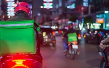 Tốt nghiệp thạc sĩ Oxford, chàng trai làm shipper giao đồ ăn, kiếm 4,2 triệu/ngày