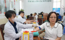 TPHCM 'đỏ mắt' tìm bác sĩ