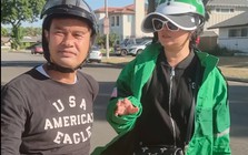 Nam nghệ sĩ U60 sang Mỹ được "thuê" làm shipper liền than: Khổ ghê!