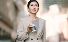 Bị sa thải ở tuổi 57, 'nữ tướng công sở' làm lại cuộc đời đầy ngoạn mục