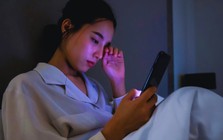 Lời khuyên cho người hay dùng điện thoại trước khi ngủ