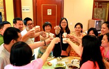 Vì sao bây giờ nhiều người đi họp lớp không muốn nói thật về nghề nghiệp, chức vụ?