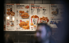 Lần đầu tiên sau 40 năm, KFC đổi nhà cung cấp nước ngọt thành Coca-Cola, loại bỏ PepsiCo