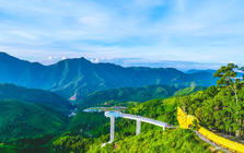 Việt Nam có công trình hình rồng dài 460 m được xác lập kỷ lục: Nối thẳng ra cầu kính, vắt ngang sườn núi ở độ cao gần 800 m, muốn lên phải đi cáp treo