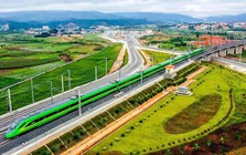 Cùng do Trung Quốc xây dựng, đường sắt cao tốc tại Lào chỉ 160km/h nhưng ở Trung Quốc tới 350km/h, vì sao?