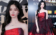 Nàng thơ bí mật sinh con cho chủ tịch showbiz lộ diện khoe dáng "như chưa từng có cuộc đi đẻ!"
