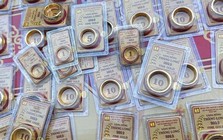 Nên mua vàng nhẫn hay vàng miếng?
