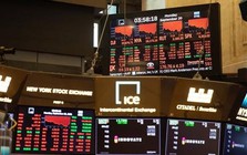Chứng khoán Mỹ chịu áp lực bán tháo, Nasdaq giảm sâu