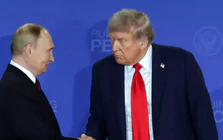 Tổng thống Mỹ Trump đình chỉ đạo luật trừng phạt Nga, Mátxcơva ca ngợi 'thời khắc lịch sử'