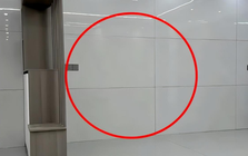 Từng là kiểu trang trí “nhà nào có cũng thấy sang”, vì sao ốp gạch kín tường giờ dần biến mất? 4 nhược điểm sống lâu mới thấy