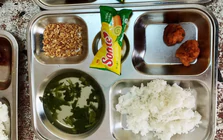 Khay cơm với muối lạc và hai miếng chả bé xíu ở Phú Thọ: Chính quyền xã nói gì?