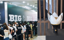 Bên trong pop-up store BIGBANG hot nhất lúc này tại Hà Nội: V.I.P xếp hàng dài cả cây số, lightstick 20 năm lung linh cỡ này