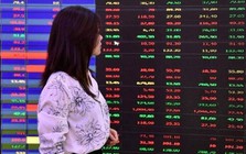 Chứng khoán tuần qua: Thị trường hồi phục phiên cuối tuần, khối ngoại vẫn miệt mài thoát hàng