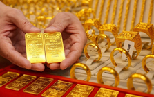 Từ nay, tất cả người dân đi bán vàng từ 5 triệu đồng trong ngày phải chuyển khoản, dùng tiền mặt có thể bị phạt tới 20 triệu đồng